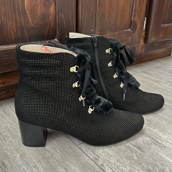 Pie Santo Pin Dot Suede Booties